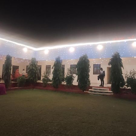 Prem Garden & Resort Матхура Экстерьер фото